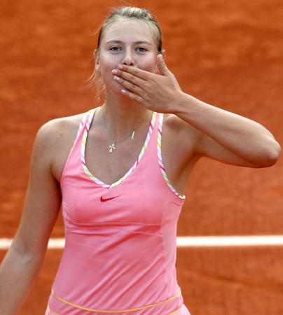 C7娱乐-莎拉波娃回归赛场，精彩发挥首场状态亮眼，塞尔维亚队观众沸腾！的简单介绍